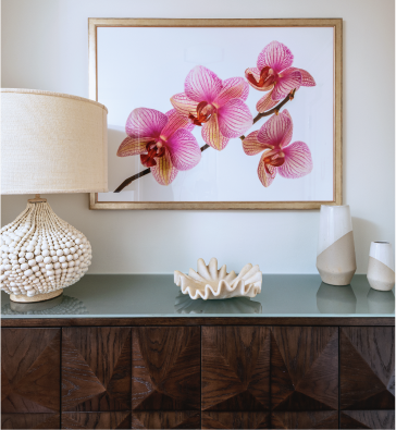 Credenza with a seashell lamp and a painting of flowers  